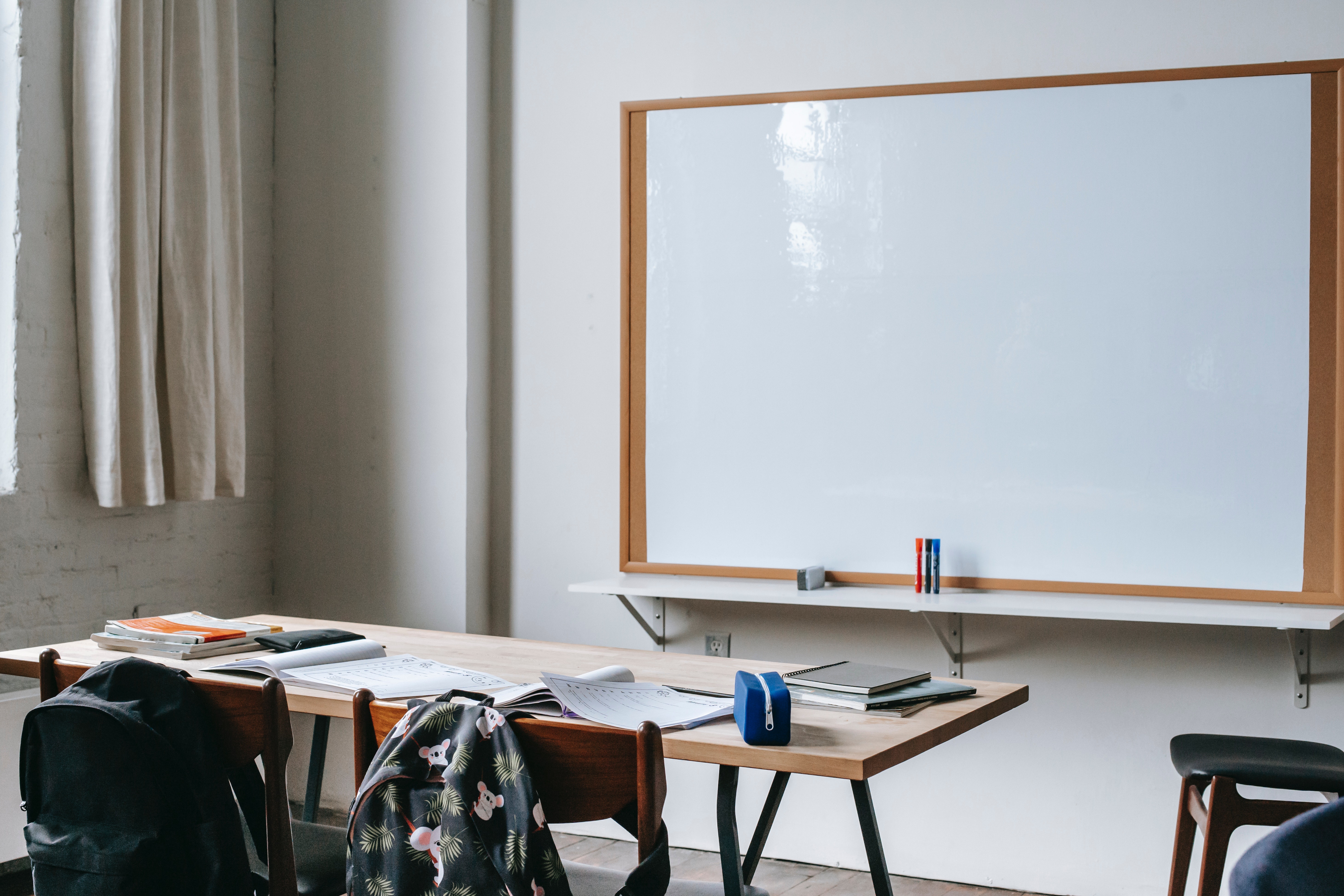 Survivre à un cours de maths : Le guide ultime pour ne pas s'ennuyer en classe 🎒📚